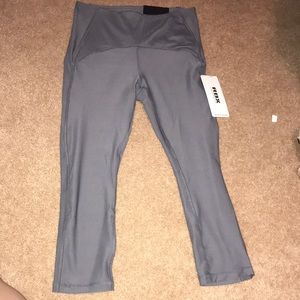 Capri length RBX gray leggings